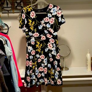 Ann Taylor floral dress in medium petite size in excellent condition